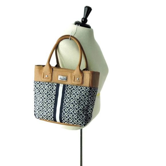 TOMMY HILFIGER Monogram Handbag with wrist-let - Picture 2 of 8